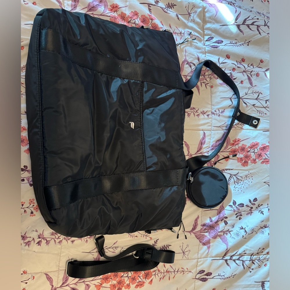 The Everyday Tote by Fabletics